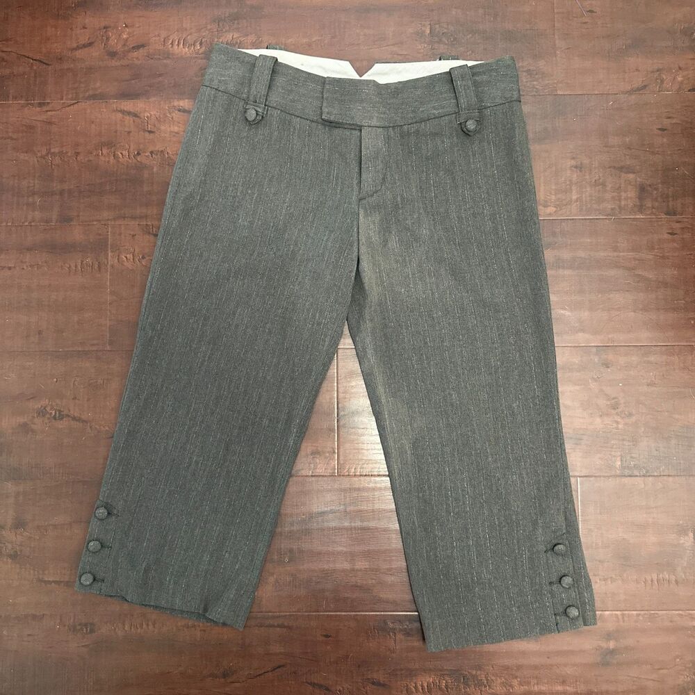 Mossino, Gray Pin Stripe Capri Pants & Cloth Buttons, Size 4